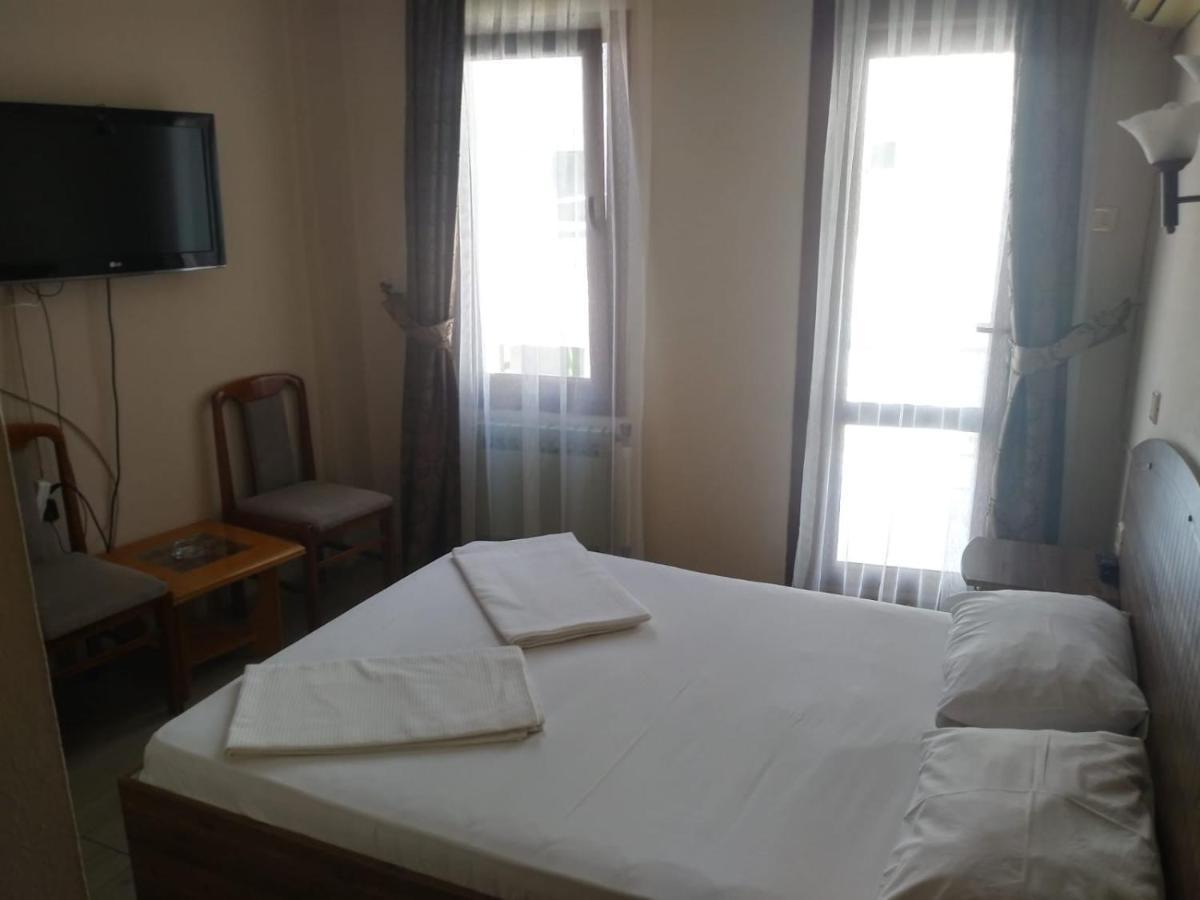 Limon Otel Foça Bagian luar foto